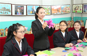 ​女孩子去兰州中专学校学幼师好不好？