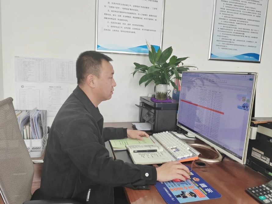桃李不言 下自成蹊 | 优秀班主任风采萃集（7）：何佑虎